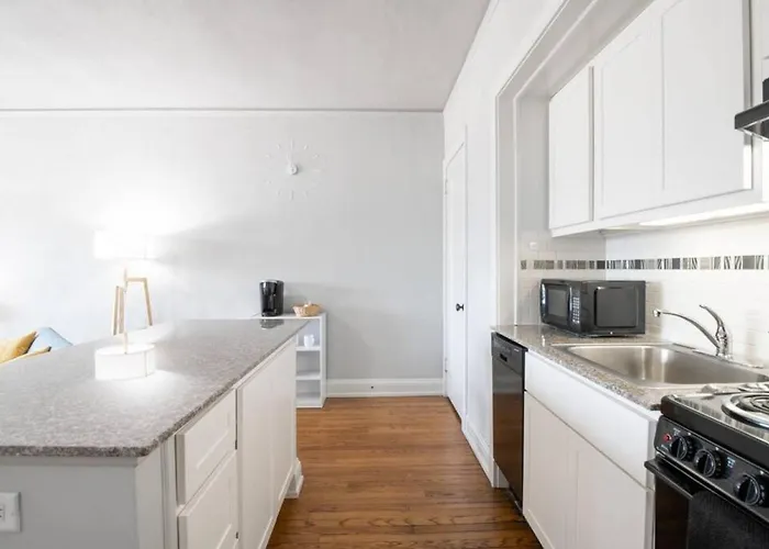 Vibes On Main - Modern Chic In Downtown
