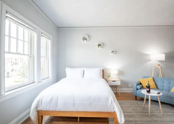 Apartment Vibes On Main - Modern Chic In Downtown *