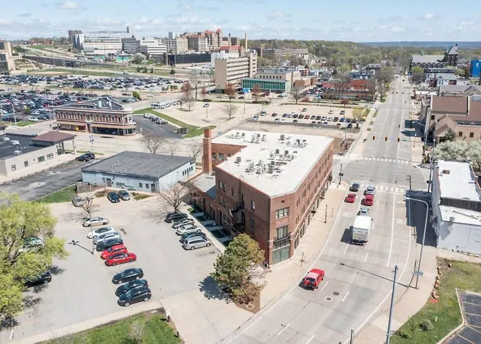 Vibes On Main - Modern Chic In Downtown Apartment Peoria